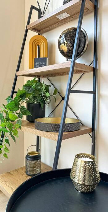 Hop, Skip, Jump To The ! Apartamento